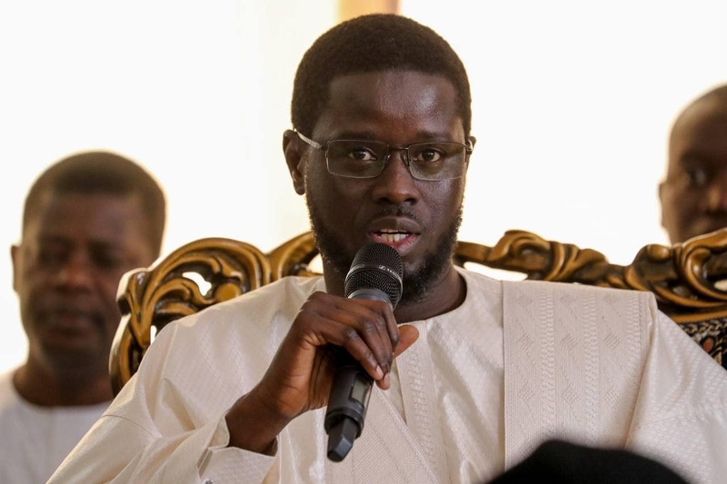 Le président Bassirou Diomaye Faye rend hommage au khalife des mourides à Touba Le président Bassirou Diomaye Faye rend hommage au khalife des mourides à Touba