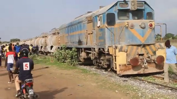 Accident à Thiès : Un jeune garçon de 11 ans percuté par un train Accident à Thiès : Un jeune garçon de 11 ans percuté par un train