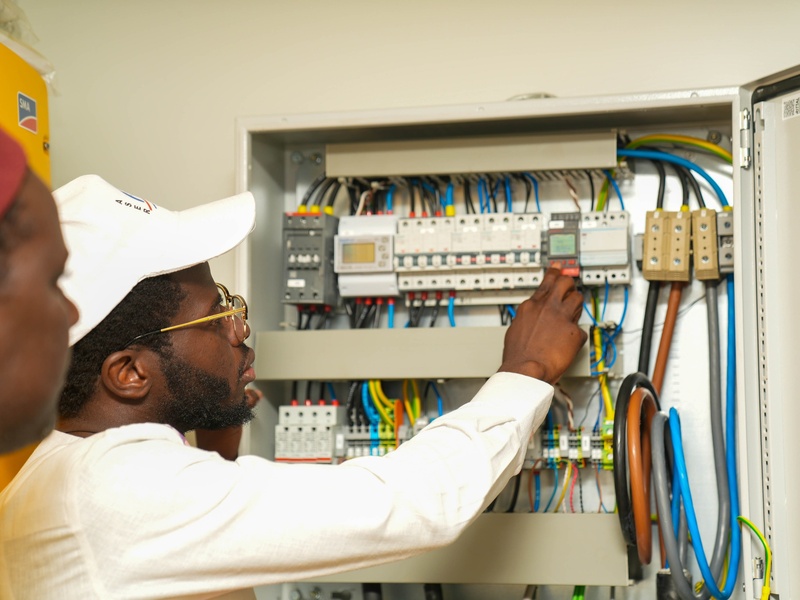 Vers l’électrification universelle : Le Sénégal renégocie ses contrats d’électrification rurale Vers l’électrification universelle : Le Sénégal renégocie ses contrats d’électrification rurale