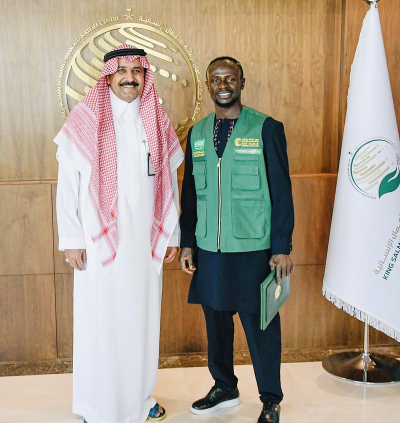 Sadio Mané, premier joueur international à s’engager avec le centre KSrelief en Arabie Saoudite Sadio Mané, premier joueur international à s’engager avec le centre KSrelief en Arabie Saoudite