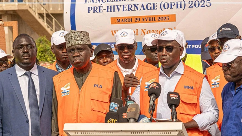 Cheikh Tidiane Dièye lance l’offensive contre les inondations avant l’hivernage 2025 Cheikh Tidiane Dièye lance l’offensive contre les inondations avant l’hivernage 2025