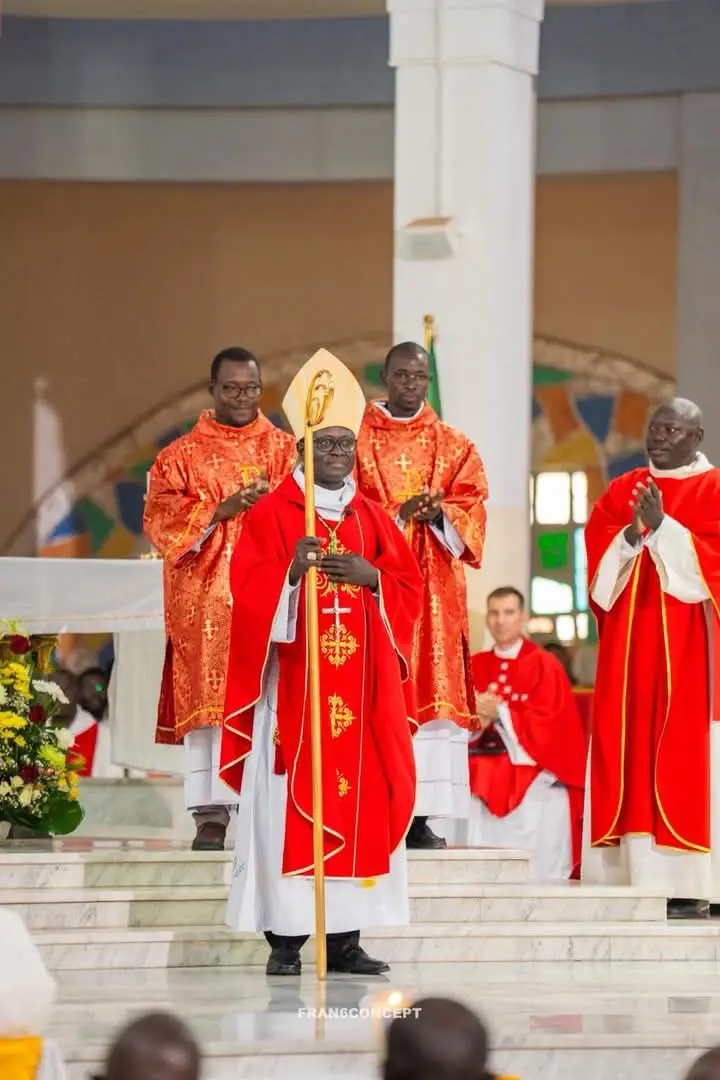 Nouvel archevêque de Dakar : Mgr André Guèye entre en fonction Nouvel archevêque de Dakar : Mgr André Guèye entre en fonction