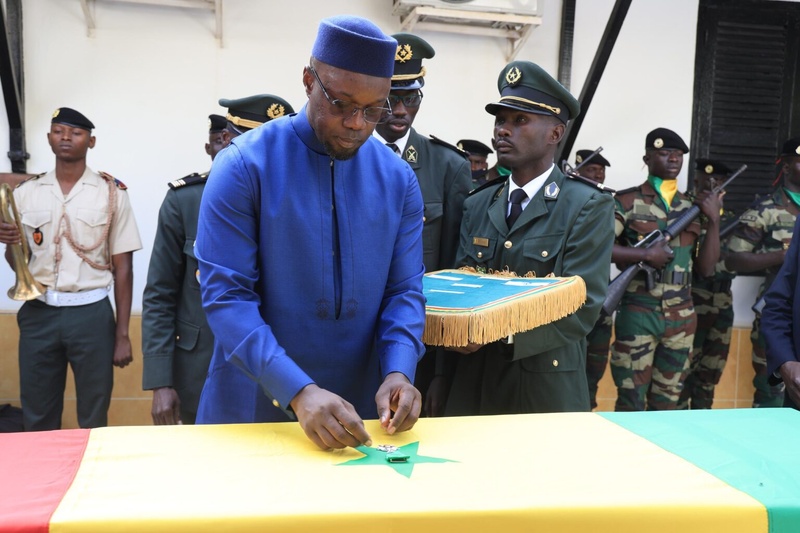 Ousmane Sonko salue la mémoire de son aide de camp, élevé au rang de Chevalier de l’Ordre national du Lion à titre posthume