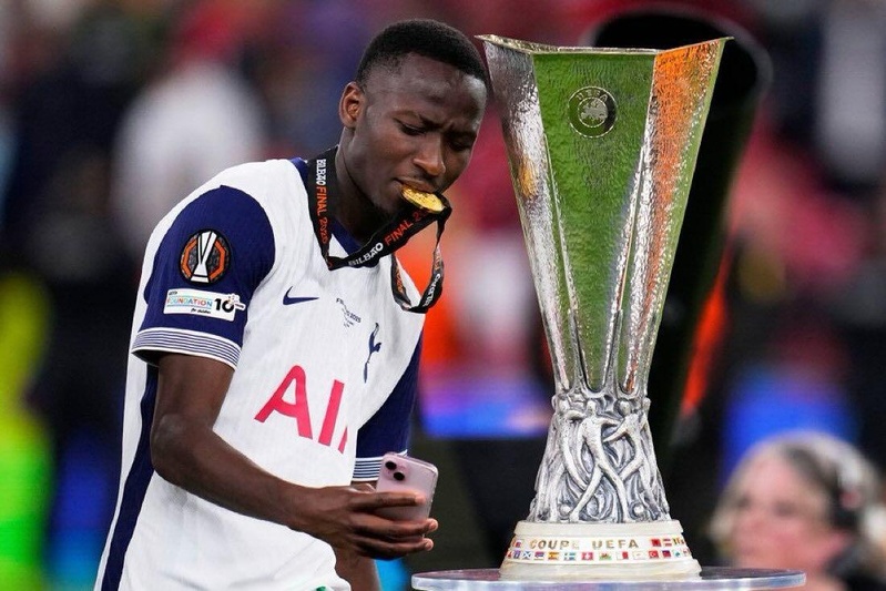 Ligue Europa : Tottenham sacré face à Manchester United, premier trophée pour Pape Matar Sarr