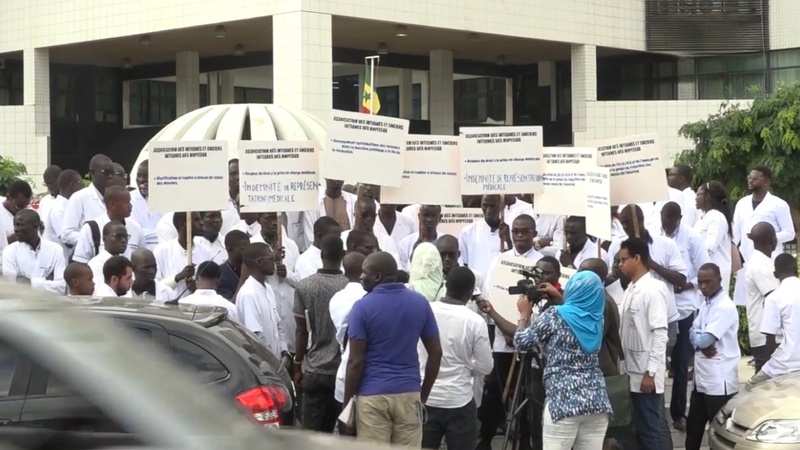 Le COMES décrète une grève de 72 heures renouvelable à compter de ce lundi 26 mai Le COMES décrète une grève de 72 heures renouvelable à compter de ce lundi 26 mai