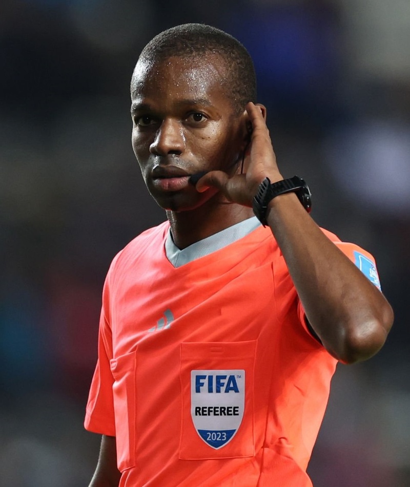 Issa Sy, arbitre sénégalais, ouvre la Coupe du Monde des Clubs 2025 aux États-Unis Issa Sy, arbitre sénégalais, ouvre la Coupe du Monde des Clubs 2025 aux États-Unis