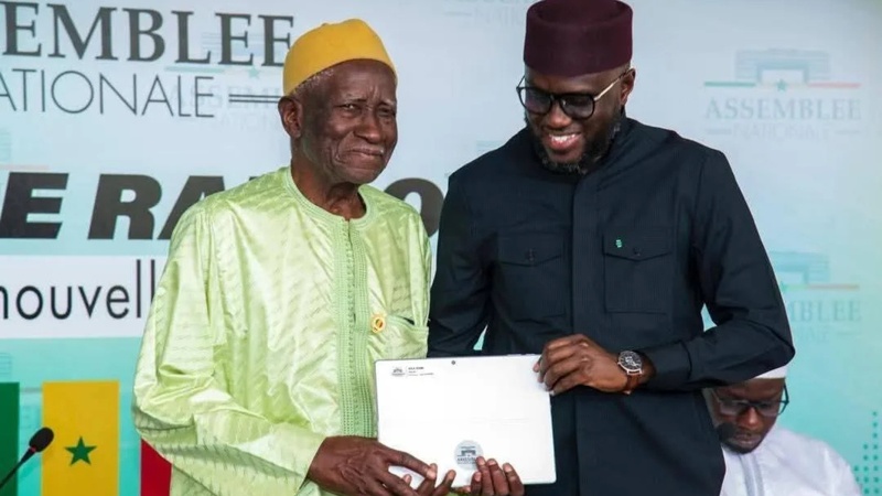 Assemblée nationale : la dématérialisation du budget 2025 marque une révolution numérique Assemblée nationale : la dématérialisation du budget 2025 marque une révolution numérique