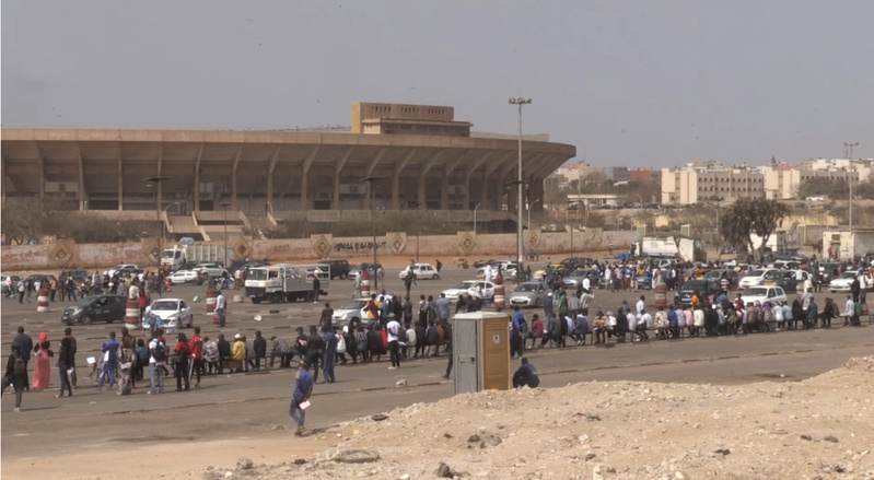 Tensions au stade Senghor : des gaz lacrymogènes utilisés lors des épreuves du permis de conduire Tensions au stade Senghor : des gaz lacrymogènes utilisés lors des épreuves du permis de conduire