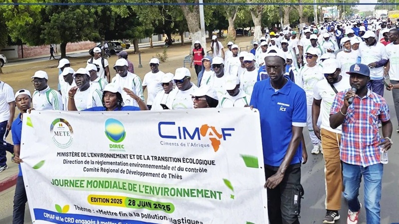 Thiès : randonnée citoyenne contre la pollution plastique, organisée par le CRD et la DREEC