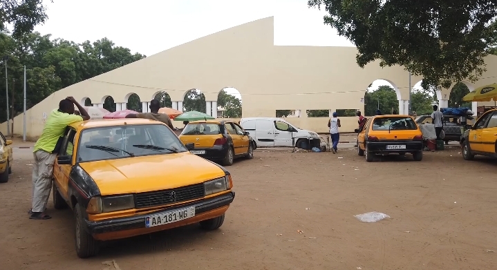 Thiès : les chauffeurs de taxi interpellent les autorités sur l’état dégradé des routes