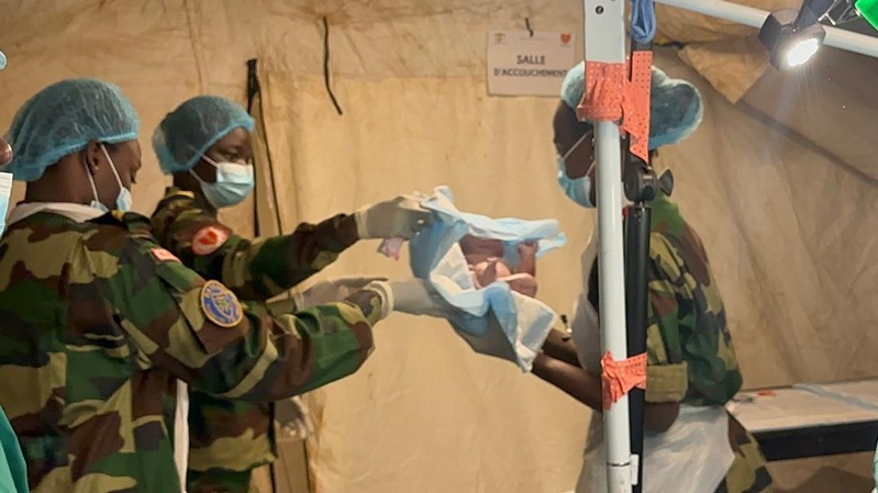 L’Hôpital Militaire de Campagne sauve des vies à Médina Yoro Foulah : première césarienne réussie