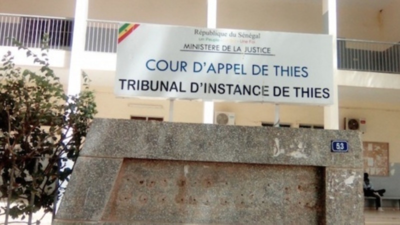 Thiès : Deux commerçants jugés pour avoir escroqué 1,5 million CFA à un proche de détenu Thiès : Deux commerçants jugés pour avoir escroqué 1,5 million CFA à un proche de détenu