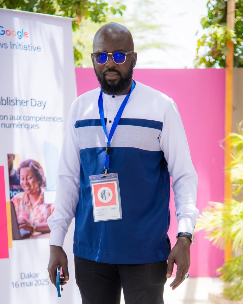 Soutien à Badara Gadiaga : Cherif Mbaye, PDG de Carrefour Média, arrêté devant le tribunal de Dakar Soutien à Badara Gadiaga : Cherif Mbaye, PDG de Carrefour Média, arrêté devant le tribunal de Dakar