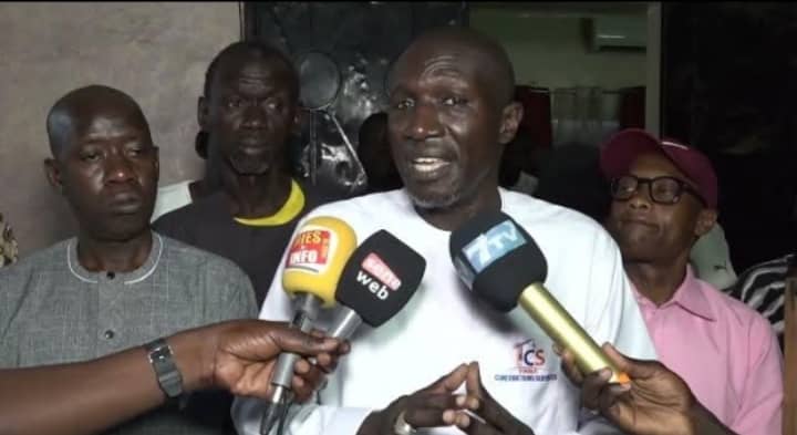 À Thiès, le Dr Doudou Lam célèbre sa désignation et inaugure officiellement le B.A.C (Bureau Anti-Chômage) À Thiès, le Dr Doudou Lam célèbre sa désignation et inaugure officiellement le B.A.C (Bureau Anti-Chômage)