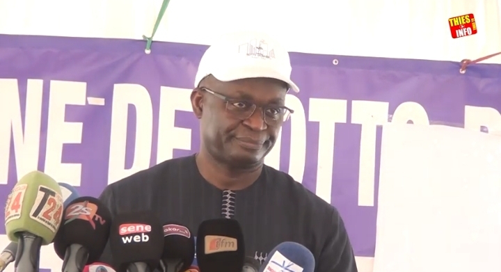 Notto Diobass : le maire Alioune Sarr remet 1 500 actes de propriété pour sécuriser les terres Notto Diobass : le maire Alioune Sarr remet 1 500 actes de propriété pour sécuriser les terres