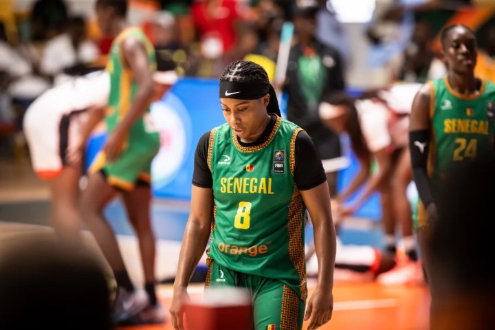 🏀 AfroBasket 2025 : Le Sénégal chute face à l’Ouganda et joue sa survie contre le Rwanda