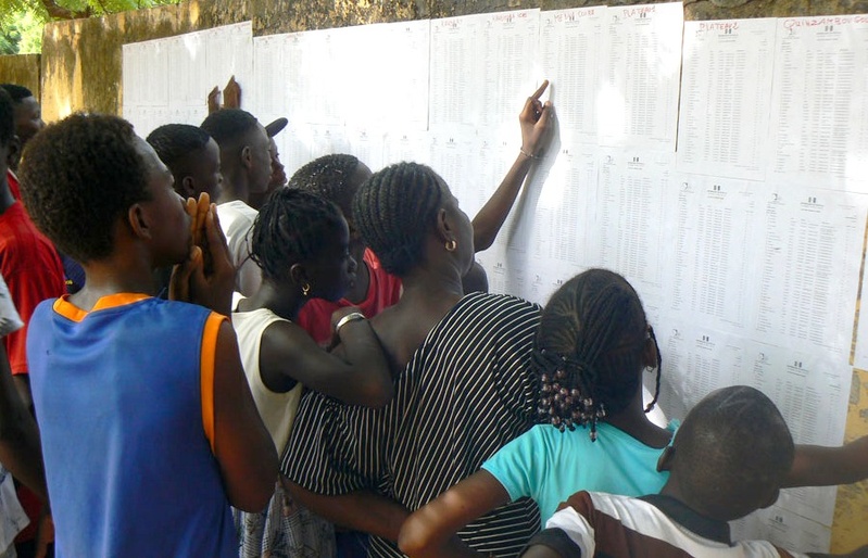 Baisse du taux de réussite au CFEE 2024-2025 : Kolda en tête, Louga en retrait Baisse du taux de réussite au CFEE 2024-2025 : Kolda en tête, Louga en retrait