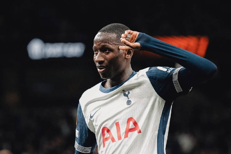 Tottenham s’impose face à Arsenal à Hong Kong grâce à un bijou de Pape Matar Sarr Tottenham s’impose face à Arsenal à Hong Kong grâce à un bijou de Pape Matar Sarr