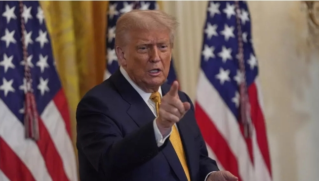 Trump réagit fermement à Moscou : deux sous-marins nucléaires américains déployés