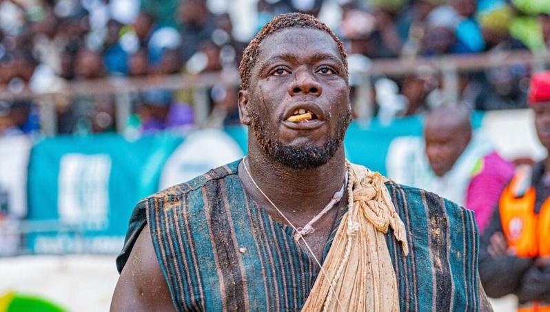 Franc domine Eumeu Sène et clôt la saison de lutte en beauté Franc domine Eumeu Sène et clôt la saison de lutte en beauté