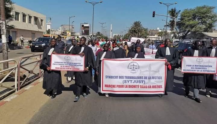 Grève suspendue dans la Justice : le SYTJUST et l’UNTJ optent pour le dialogue avec l’État