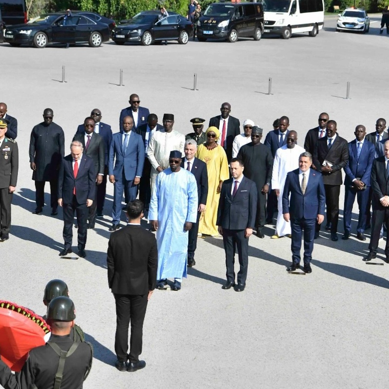 Ousmane Sonko entame sa visite en Turquie par un hommage solennel à Atatürk Ousmane Sonko entame sa visite en Turquie par un hommage solennel à Atatürk