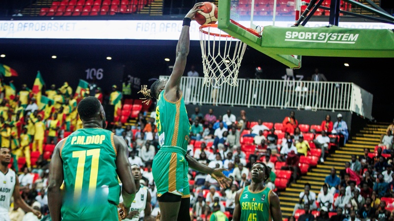 Afrobasket 2025 : Les Lions du basket sénégalais reçoivent le drapeau national avant leur départ pour l’Angola
