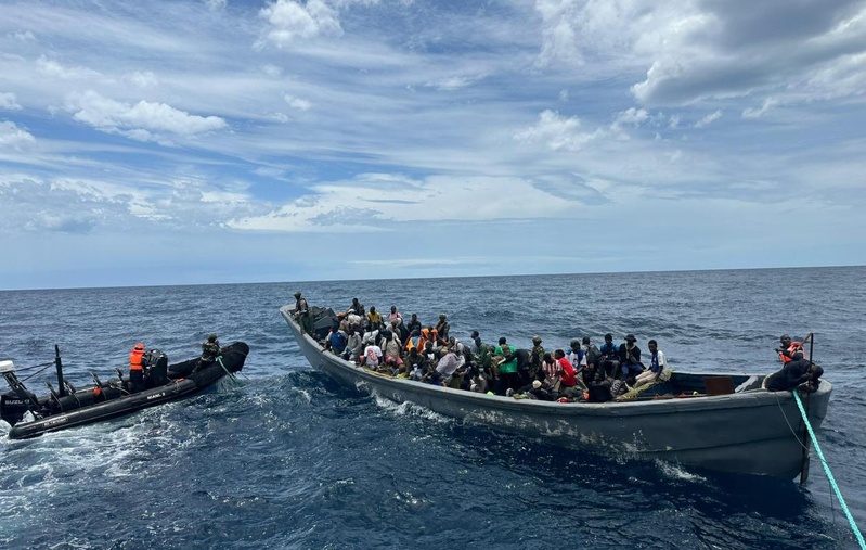 Sauvetage de 147 migrants au large de Sangomar par la Marine nationale Sauvetage de 147 migrants au large de Sangomar par la Marine nationale
