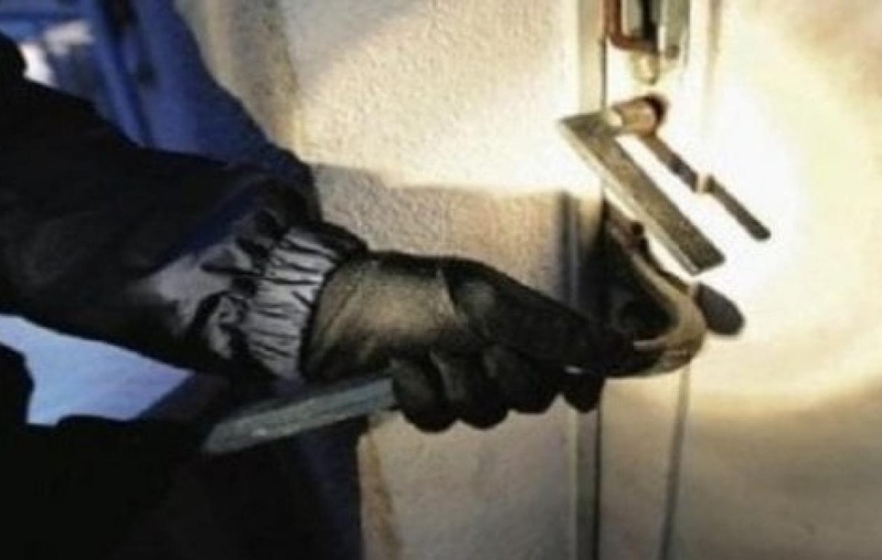 Braquage à Mboro : le véhicule volé retrouvé intact à Ndiassane, mais l’argent emporté Braquage à Mboro : le véhicule volé retrouvé intact à Ndiassane, mais l’argent emporté