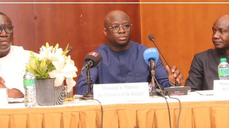 Sénégal : une stratégie de rationalisation des dépenses pour ramener le déficit budgétaire à 3% du PIB d’ici 2027 Sénégal : une stratégie de rationalisation des dépenses pour ramener le déficit budgétaire à 3% du PIB d’ici 2027