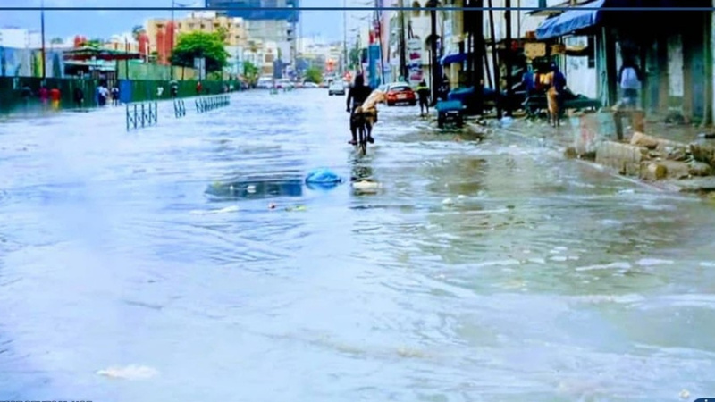 🌧️ Dakar : de fortes pluies paralysent la circulation au centre-ville