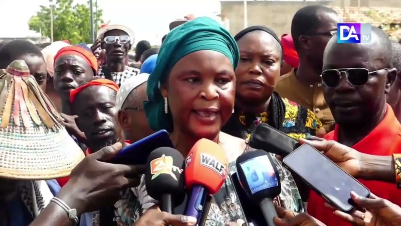 Kaolack : les chauffeurs de taxi et habitants de Sara-Diamaguène protestent contre la dégradation des routes Kaolack : les chauffeurs de taxi et habitants de Sara-Diamaguène protestent contre la dégradation des routes
