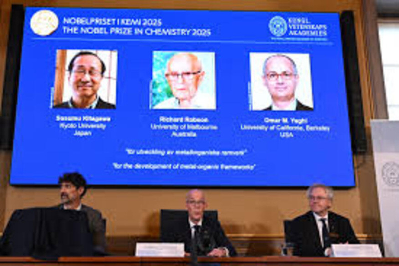 Le prix Nobel de chimie décerné au Japonais Susumu Kitagawa, au Britannique Richard Robson et à l'Américain Omar M. Yaghi Le prix Nobel de chimie décerné au Japonais Susumu Kitagawa, au Britannique Richard Robson et à l'Américain Omar M. Yaghi