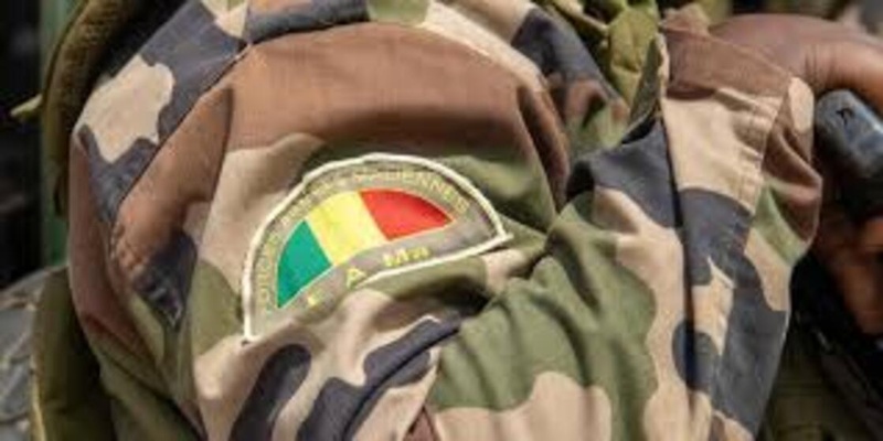Mali: onze hauts-gradés accusés de «conspiration» radiés de l’armée Mali: onze hauts-gradés accusés de «conspiration» radiés de l’armée
