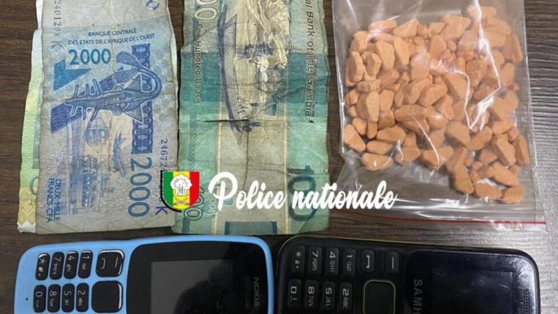 Trafic d’ecstasy à Dakar : un dealer interpellé avec 100 pilules à Yoff Trafic d’ecstasy à Dakar : un dealer interpellé avec 100 pilules à Yoff
