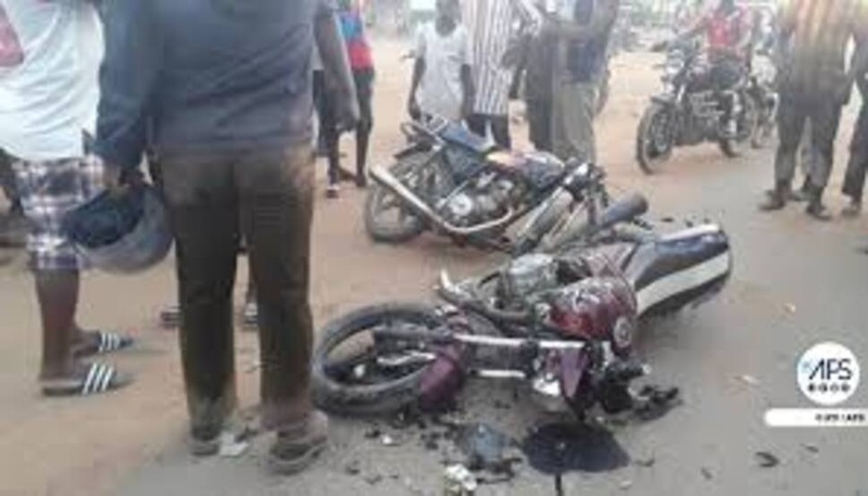 Mékhé : Un jeune de 25 ans meurt dans une collision entre deux motos Jakarta, une disparition mystérieuse intrigue les enquêteurs Mékhé : Un jeune de 25 ans meurt dans une collision entre deux motos Jakarta, une disparition mystérieuse intrigue les enquêteurs