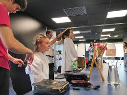 Octobre rose : « Tout le monde n’a pas la chance de les garder »… Elles donnent leurs cheveux pour en faire des perruques Octobre rose : « Tout le monde n’a pas la chance de les garder »… Elles donnent leurs cheveux pour en faire des perruques