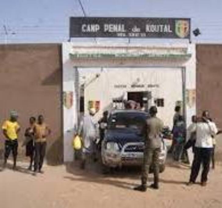 Koutal : un détenu tente de violer une jeune fille et provoque un grave accident en fuyant Koutal : un détenu tente de violer une jeune fille et provoque un grave accident en fuyant