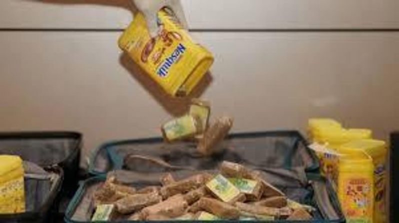 AIBD : la brigade du tourisme des douanes intercepte 11,8 kg de haschich dissimulés dans des pots de Nesquik