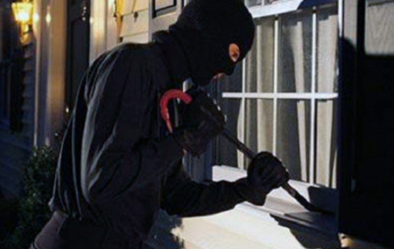 Cambriolage et viol collectif à Saly : quatre vigiles écroués après des révélations téléphoniques compromettantes Cambriolage et viol collectif à Saly : quatre vigiles écroués après des révélations téléphoniques compromettantes