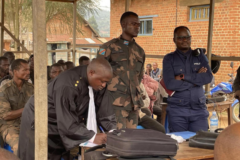 Huit militaires jugés pour avoir humilié une citoyenne allemande à Kinshasa