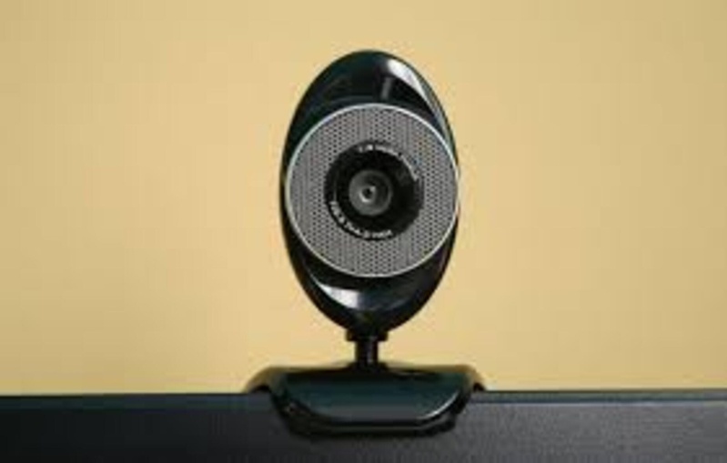 Appelé à témoigner en visioconférence, un policier apparaît en caleçon Appelé à témoigner en visioconférence, un policier apparaît en caleçon