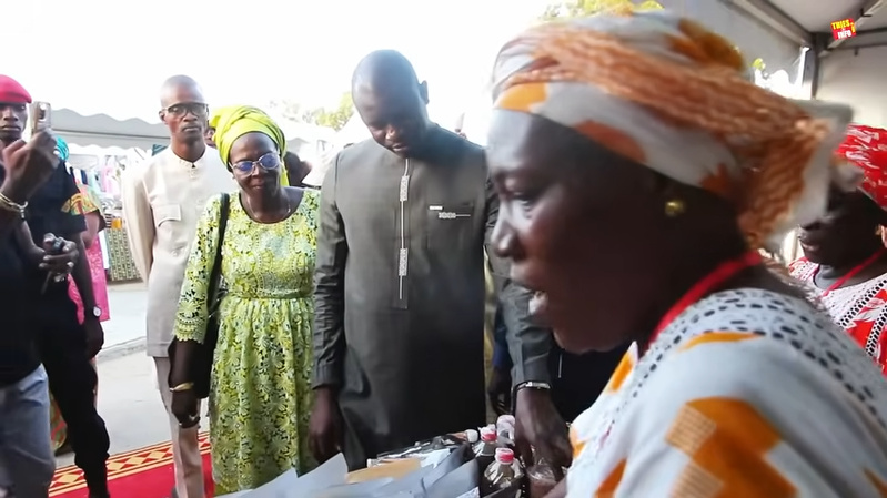 Visite de la Foire Internationale : Le Maire Babacar Diop satisfait par l'organisation de Dame Sall Visite de la Foire Internationale : Le Maire Babacar Diop satisfait par l'organisation de Dame Sall