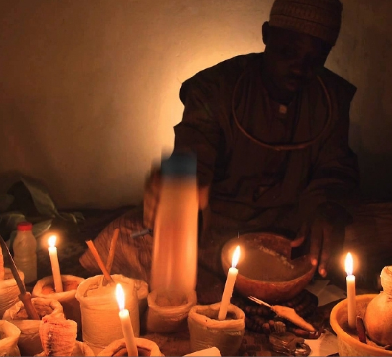 Envoûtement présumé à Mbour : une jeune femme accuse un marabout de manipulation mystique Envoûtement présumé à Mbour : une jeune femme accuse un marabout de manipulation mystique