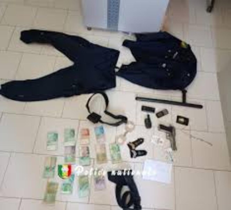 Faux policiers sur la VDN 3 : ils menottaient et rançonnaient leurs victimes jusqu’à 500 000 FCFA Faux policiers sur la VDN 3 : ils menottaient et rançonnaient leurs victimes jusqu’à 500 000 FCFA