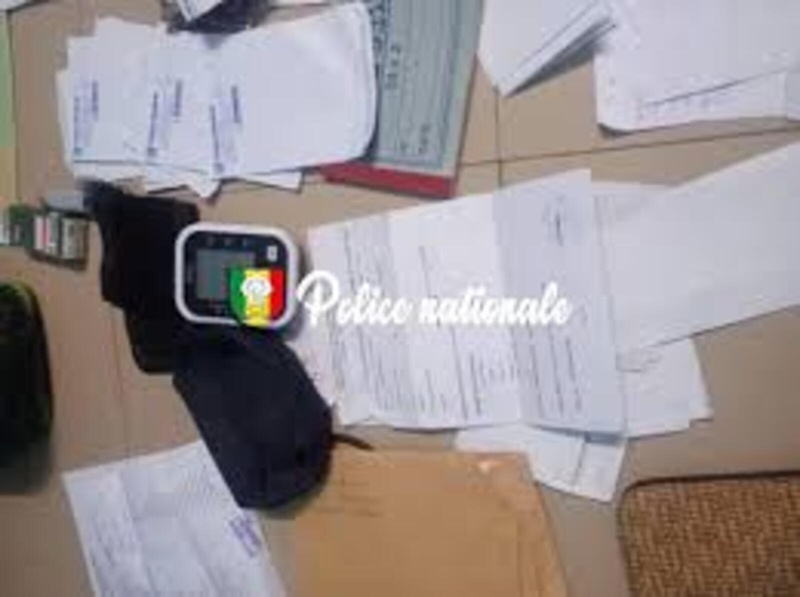 Grand Yoff : Un faux médecin arrêté avec du matériel médical et des documents volés Grand Yoff : Un faux médecin arrêté avec du matériel médical et des documents volés