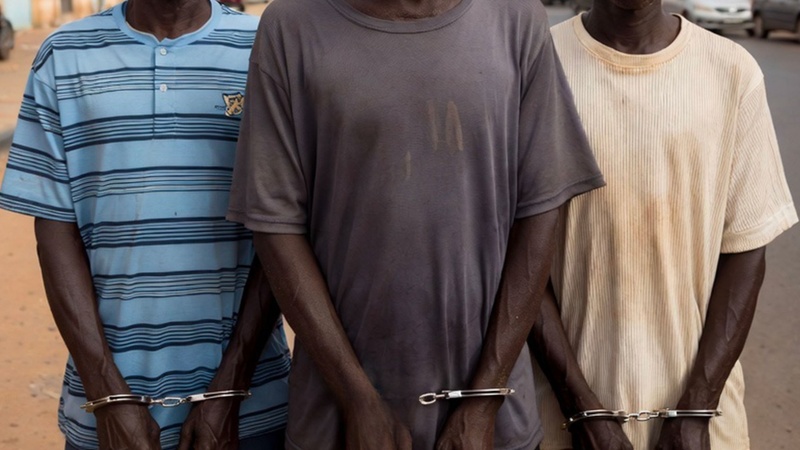 Opération discrète : une unité spéciale déjoue un vaste réseau de fabrication de billets illicites Opération discrète : une unité spéciale déjoue un vaste réseau de fabrication de billets illicites