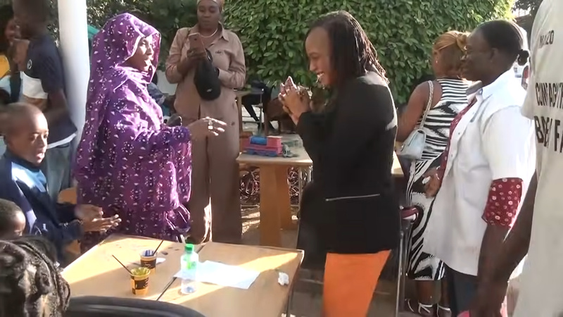 Thiès : Atelier de Peinture pour Enfants Spéciaux au Centre Social Coumba Ndoffène Babol Diouf Thiès : Atelier de Peinture pour Enfants Spéciaux au Centre Social Coumba Ndoffène Babol Diouf