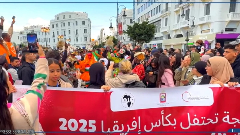 À Tanger, les supporters africains célèbrent le lancement de la CAN dans une ambiance festive À Tanger, les supporters africains célèbrent le lancement de la CAN dans une ambiance festive