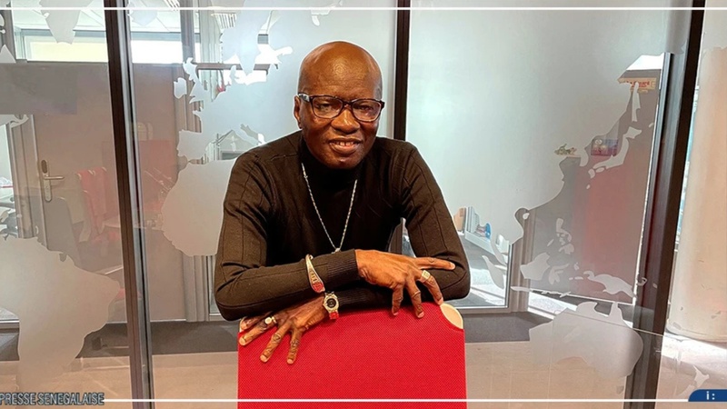 Oumar Pène célèbre les 50 ans du Super Diamono avec un album souvenir et un hommage aux FDS Oumar Pène célèbre les 50 ans du Super Diamono avec un album souvenir et un hommage aux FDS